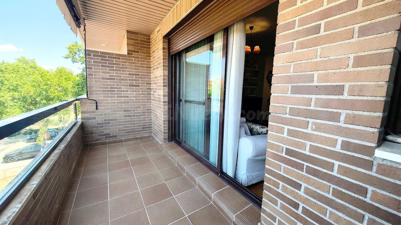 Luminoso Ático Dúplex con Terraza y Espectaculares Vistas en - foto 11