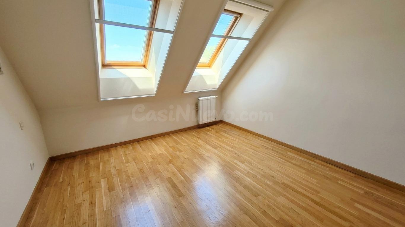 Luminoso Ático Dúplex con Terraza y Espectaculares Vistas en - foto 20