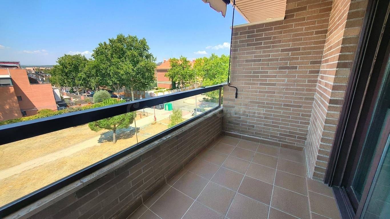Luminoso Ático Dúplex con Terraza y Espectaculares Vistas en - foto 8