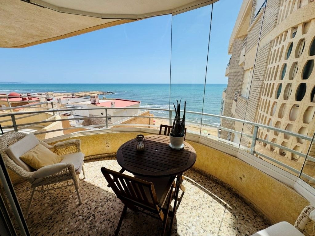 Apartamento con Vistas al Mar, plaza de garaje en La Mata (Costa Blanca)