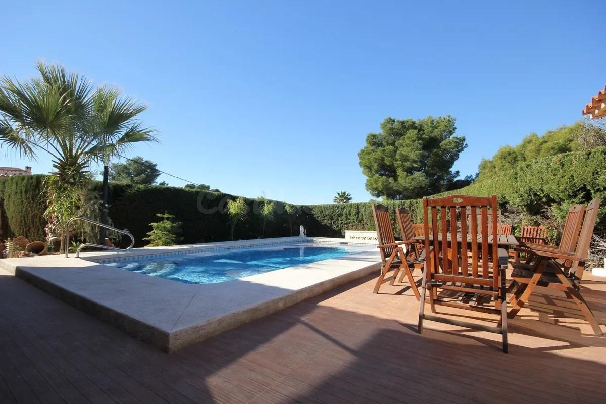 * Villa de 4 dormitorios, piscina y garaje en parcela de 810 - foto 3