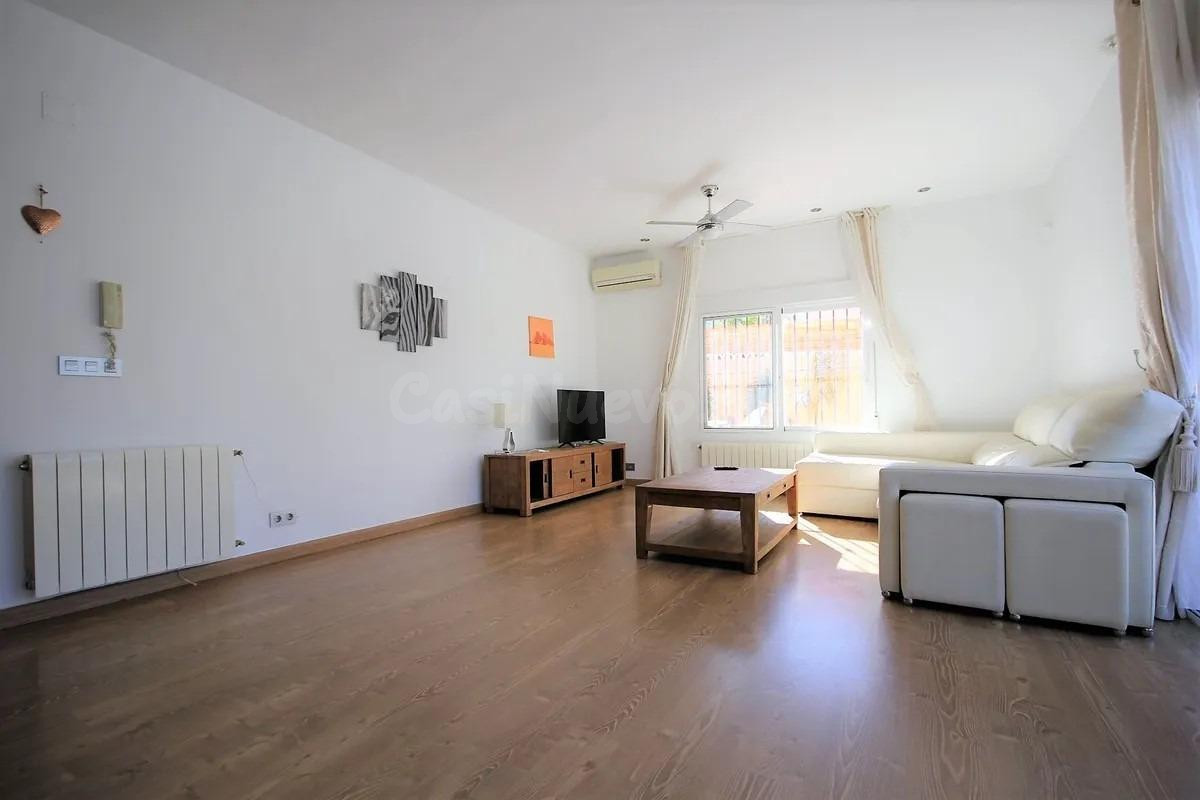 * Villa de 4 dormitorios, piscina y garaje en parcela de 810 - foto 4
