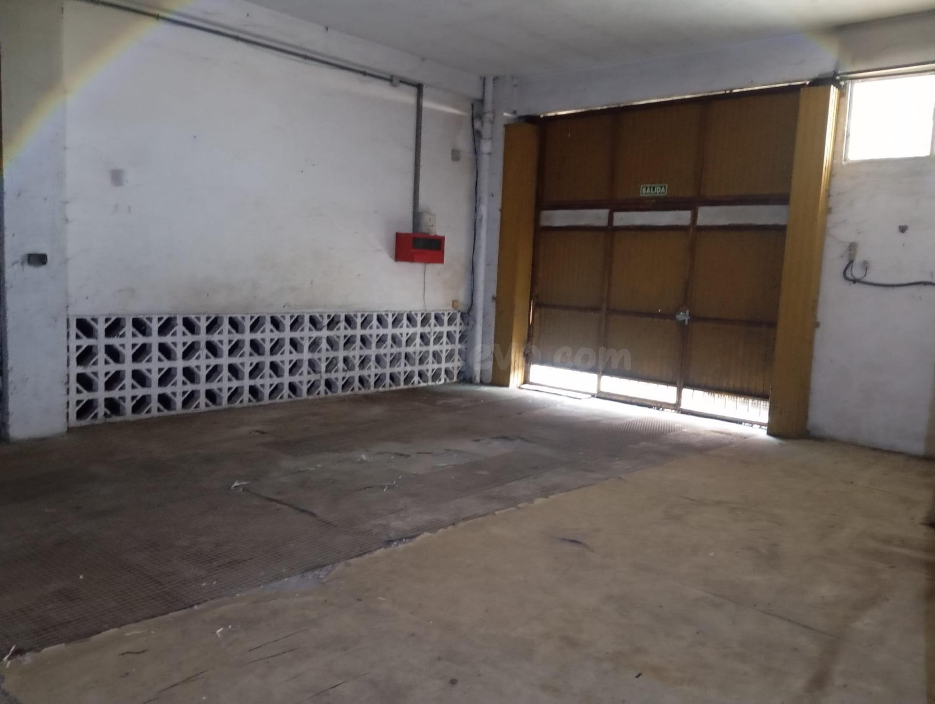 BAJO EN VENTA CON POSIBILIDAD DE REALIZAR GARAJES - foto 5