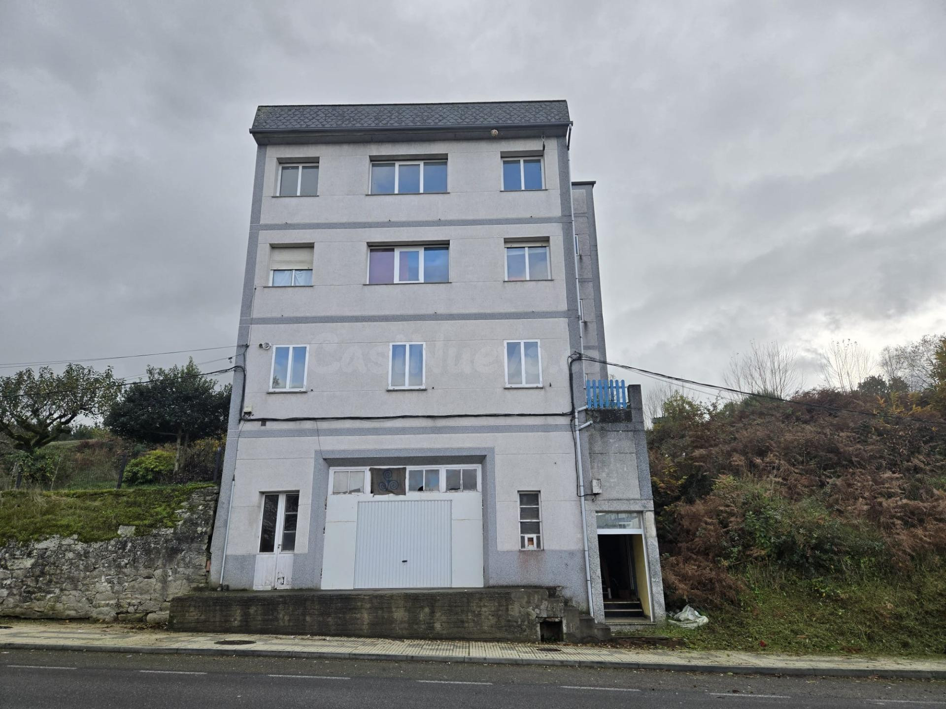 Amplio piso de cinco dormitorios en Friol, Lugo - foto 4