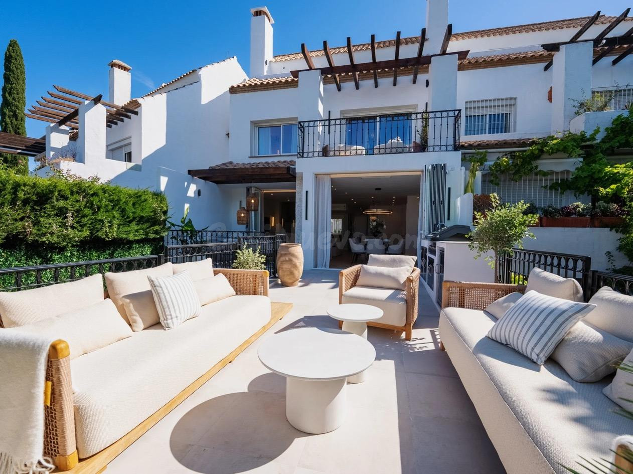 VILLA DE LUJO EN LA MILLA DE ORO MARBELLA A UN PASO DE LA PL