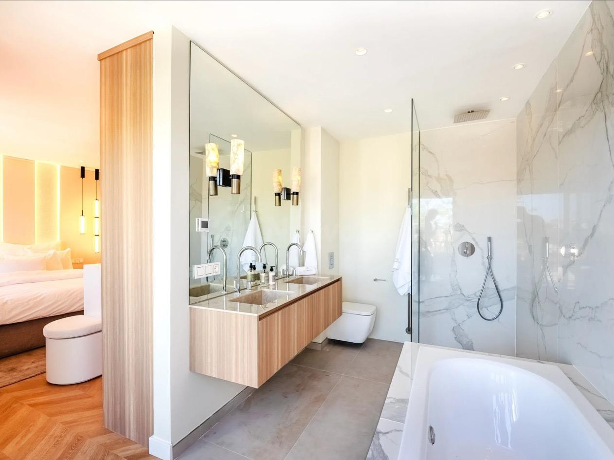 VILLA DE LUJO EN LA MILLA DE ORO MARBELLA A UN PASO DE LA PL - foto 12
