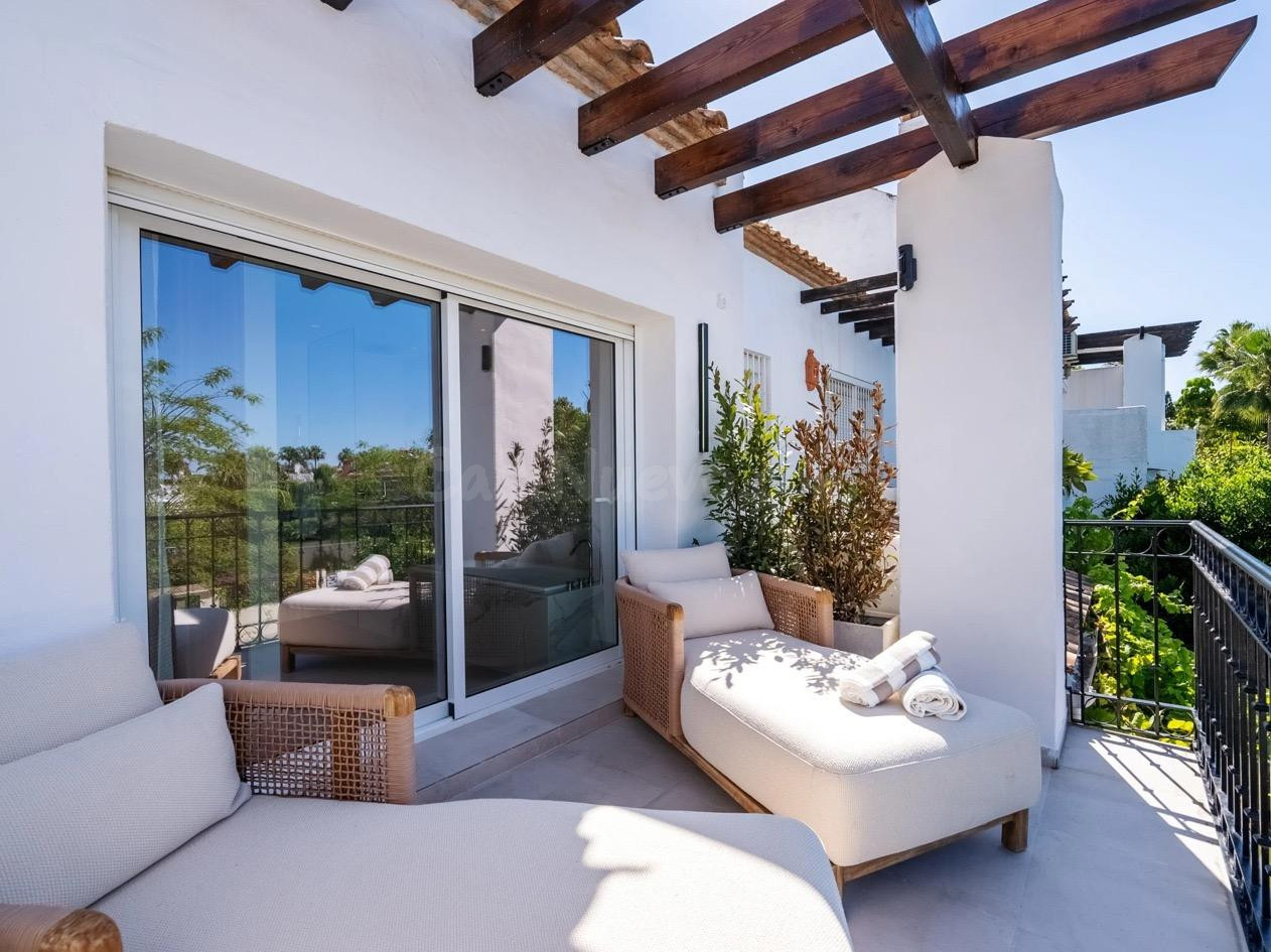 VILLA DE LUJO EN LA MILLA DE ORO MARBELLA A UN PASO DE LA PL - foto 3