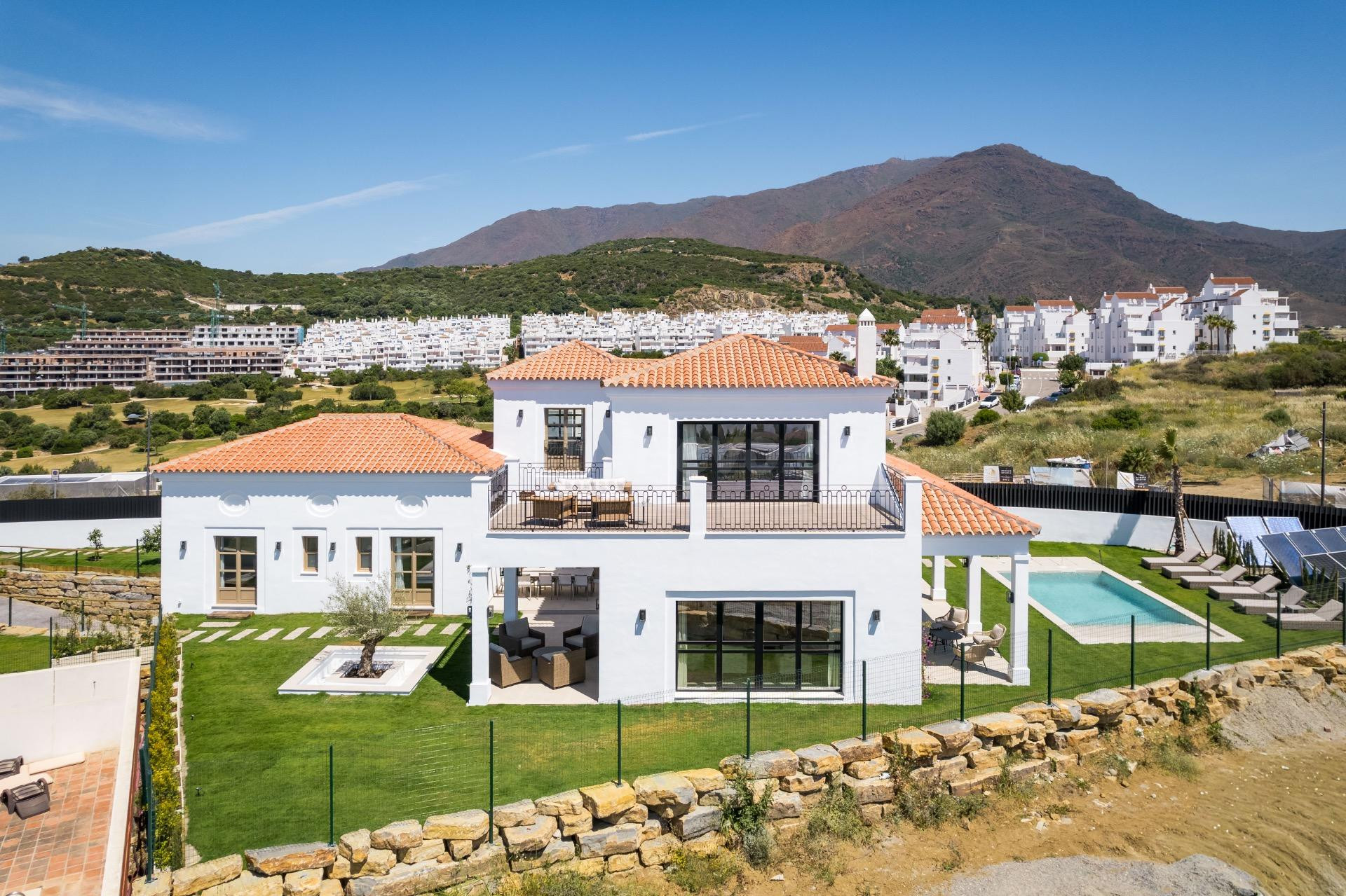 VILLA DE LUJO ESTEPONA, URB. VALLE ROMANO - foto 2