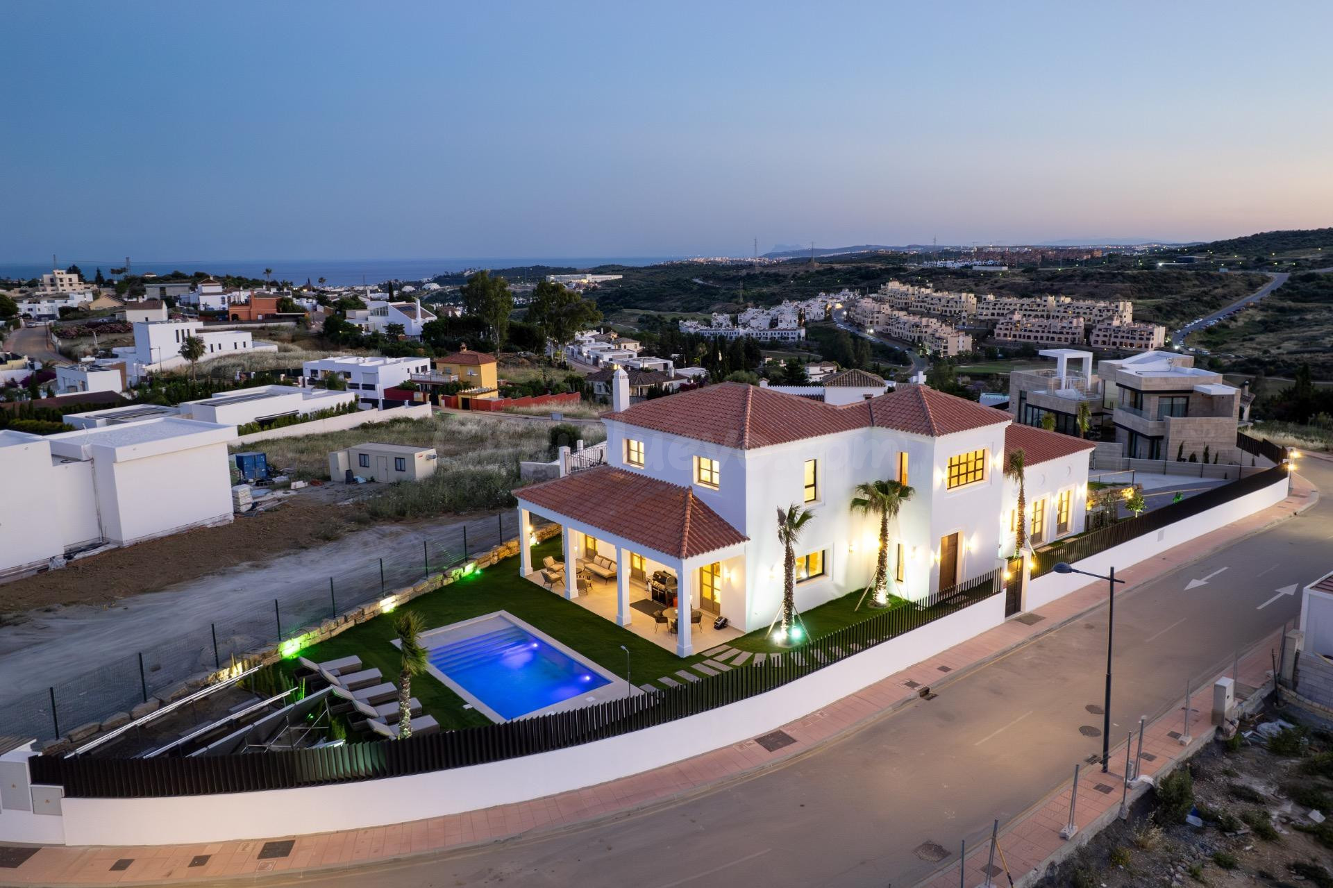 VILLA DE LUJO ESTEPONA, URB. VALLE ROMANO - foto 37