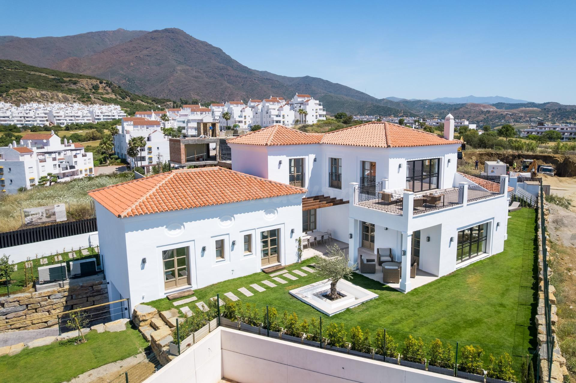 VILLA DE LUJO ESTEPONA, URB. VALLE ROMANO - foto 5