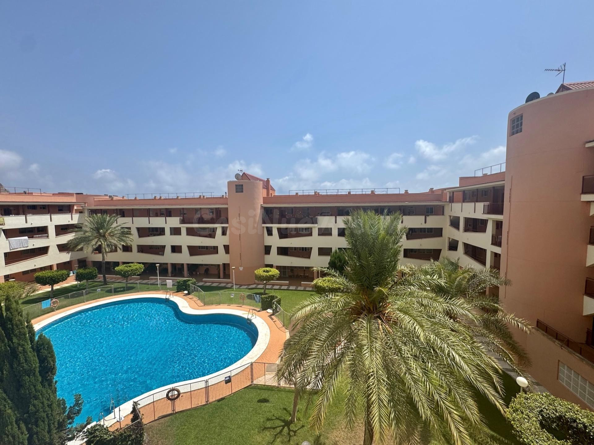 Piso reformado de 3 dormitorios con piscina en Aguadulce Nor - foto 4