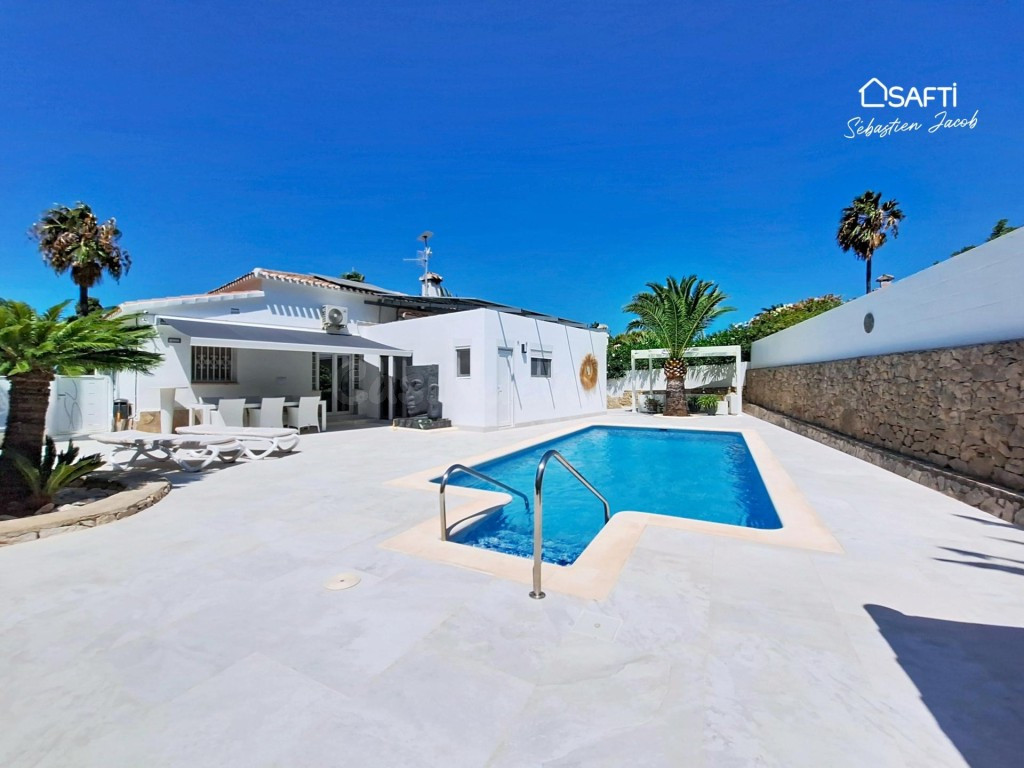 Villa exclusiva totalmente reformada con vistas al mar y al  - foto 2