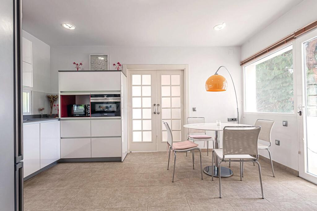VIVIENDA DE DISEÑO CON PISCINA PRIVADA EN LA URBANIZACIÓN JA - foto 16