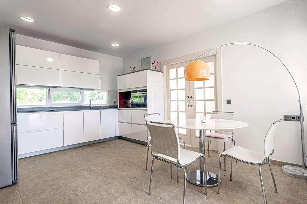 VIVIENDA DE DISEÑO CON PISCINA PRIVADA EN LA URBANIZACIÓN JA - foto 17