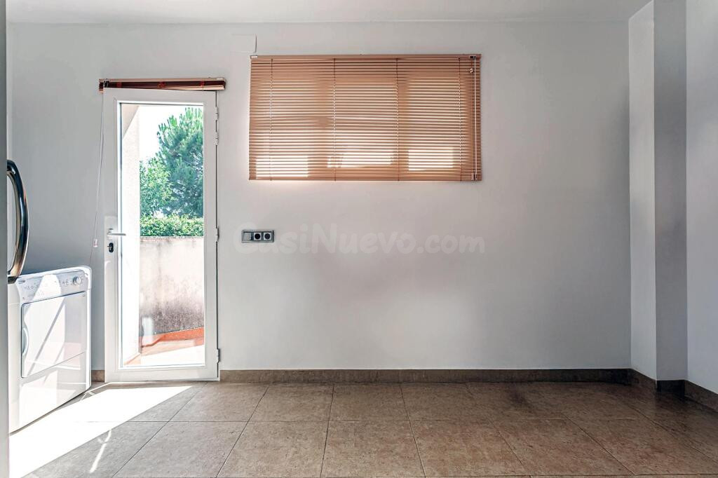 VIVIENDA DE DISEÑO CON PISCINA PRIVADA EN LA URBANIZACIÓN JA - foto 19