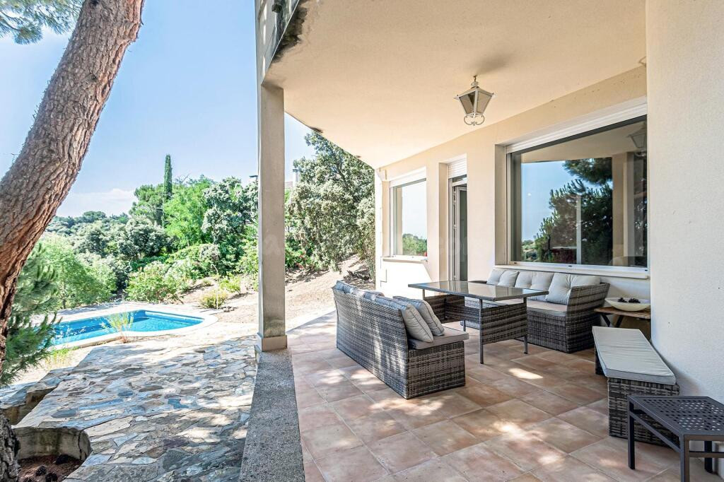 VIVIENDA DE DISEÑO CON PISCINA PRIVADA EN LA URBANIZACIÓN JA - foto 3