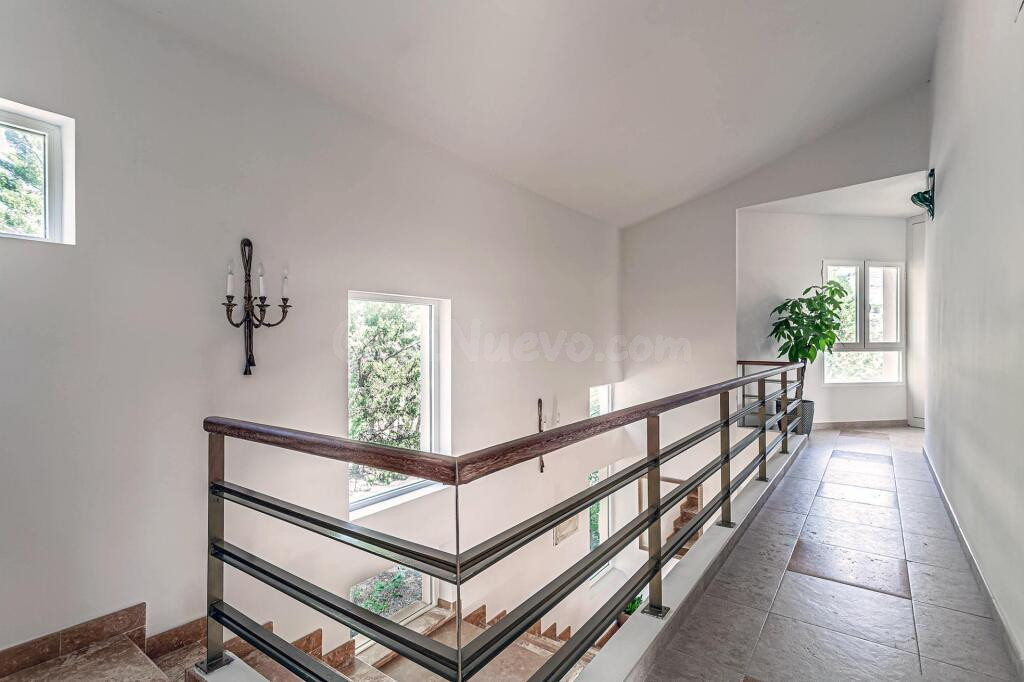 VIVIENDA DE DISEÑO CON PISCINA PRIVADA EN LA URBANIZACIÓN JA - foto 23