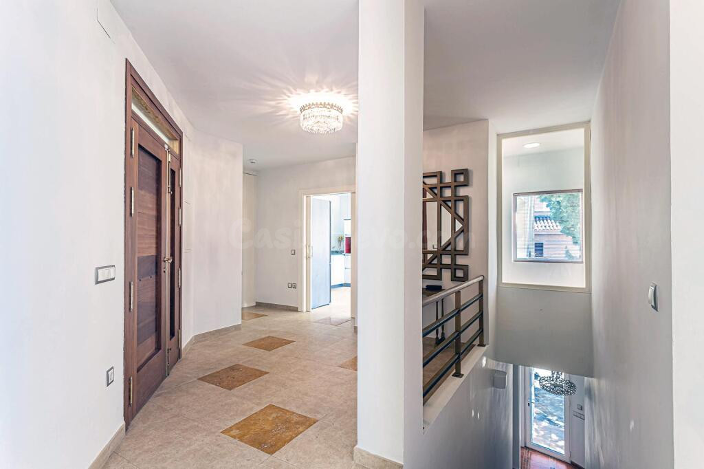VIVIENDA DE DISEÑO CON PISCINA PRIVADA EN LA URBANIZACIÓN JA - foto 4