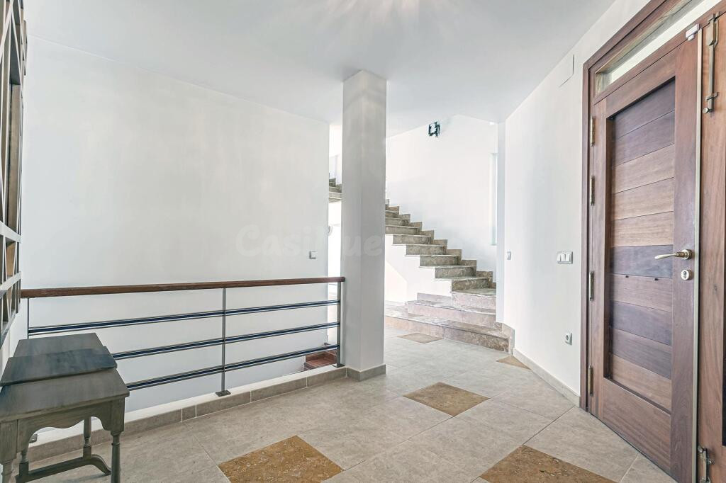 VIVIENDA DE DISEÑO CON PISCINA PRIVADA EN LA URBANIZACIÓN JA - foto 6