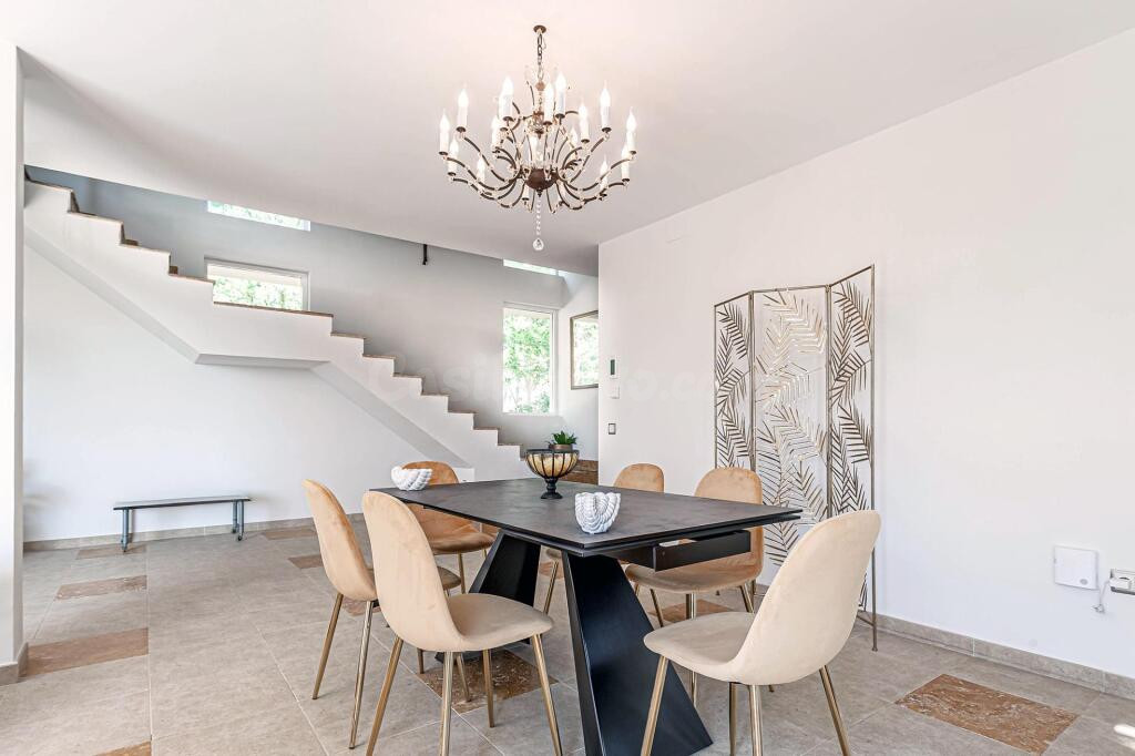 VIVIENDA DE DISEÑO CON PISCINA PRIVADA EN LA URBANIZACIÓN JA - foto 10