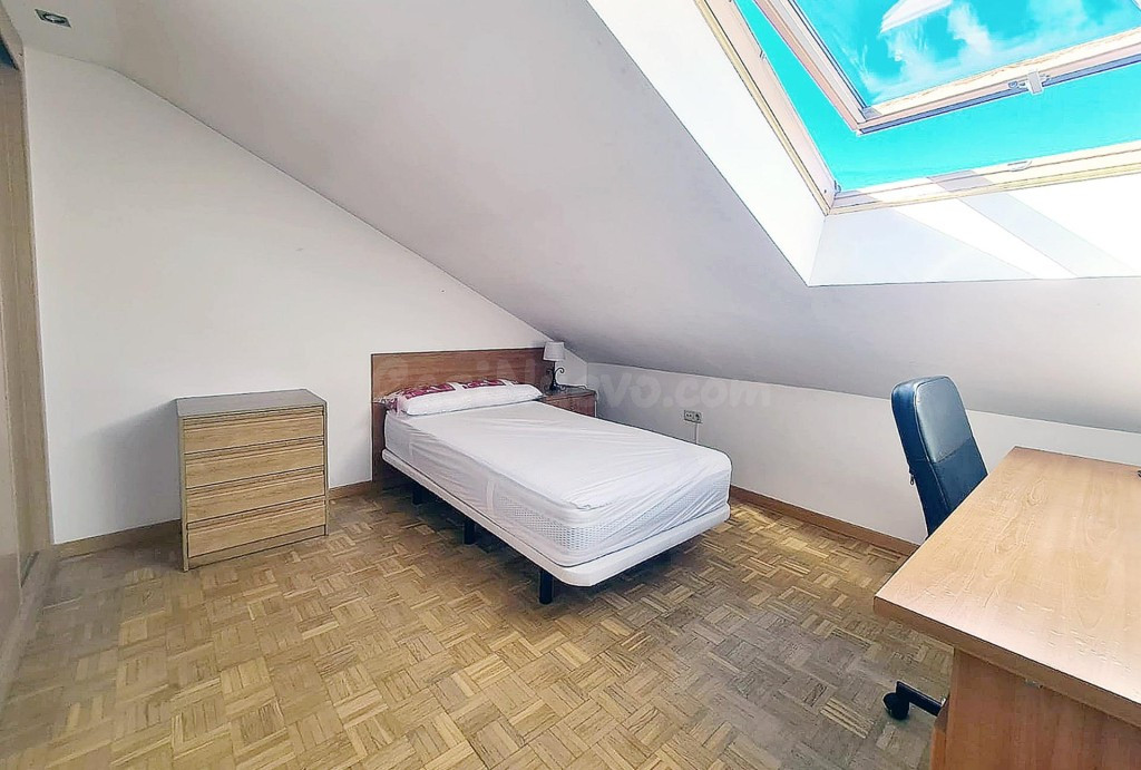EN ALQUILER PARA ESTUDIANTES, ÚLTIMA HABITACIÓN EN CHALET DE VILLANUEVA DE LA CAÑADA (MADRID).