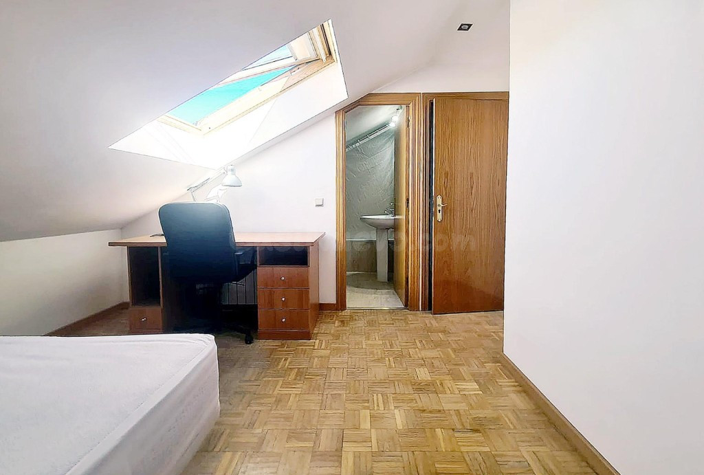 EN ALQUILER PARA ESTUDIANTES, ÚLTIMA HABITACIÓN EN CHALET DE - foto 2