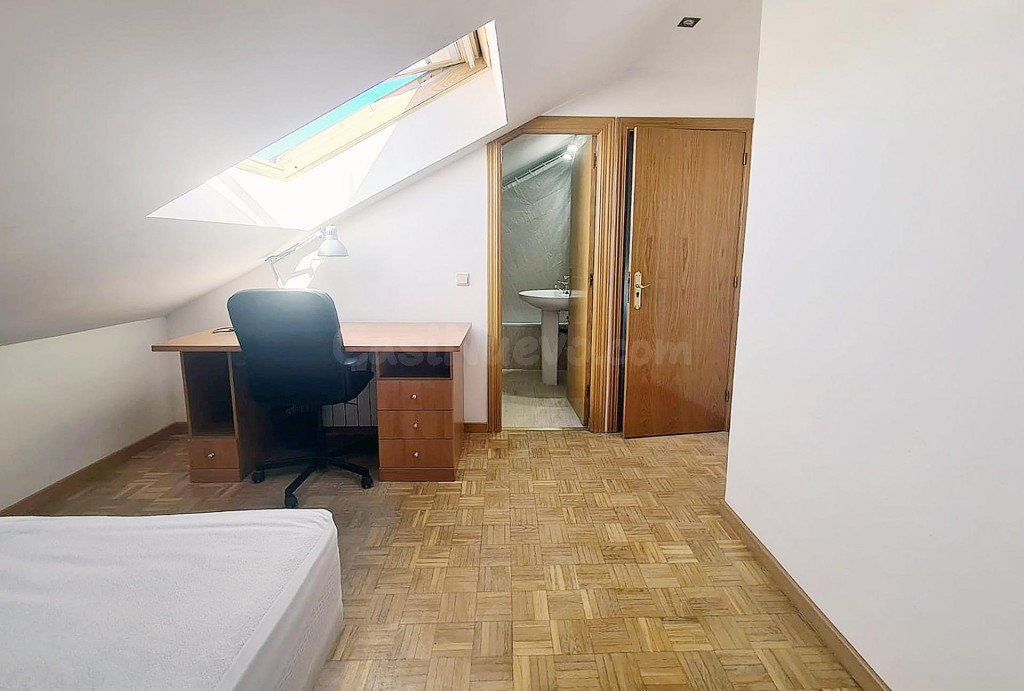 EN ALQUILER PARA ESTUDIANTES, ÚLTIMA HABITACIÓN EN CHALET DE - foto 3