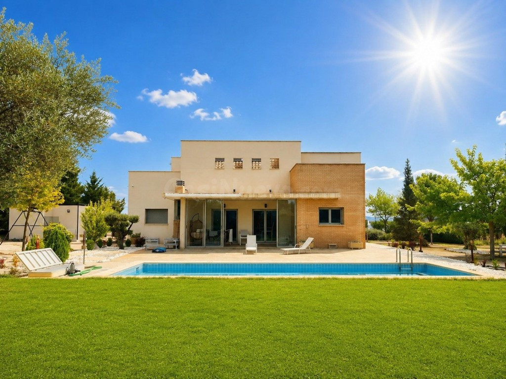 CHALET INDEPENDIENTE CON PISCINA Y PISTA DE PÁDEL A 1 KM DE  - foto 2