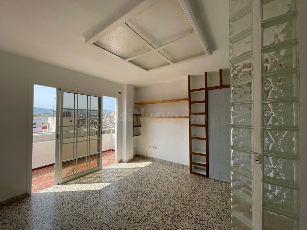 Estudio con balcón con vistas panorámicas - Castillo de Bellver y Bahía de Palma - C/ Joan Crespi.