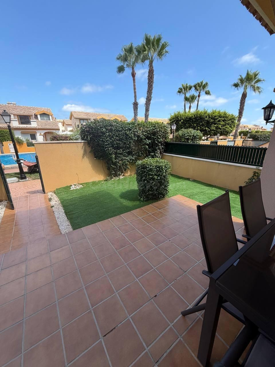 BUNGALOW CON JARDÍN PRIVADO Y PISCINA COMUNITARIA | LOMAS DE - foto 2