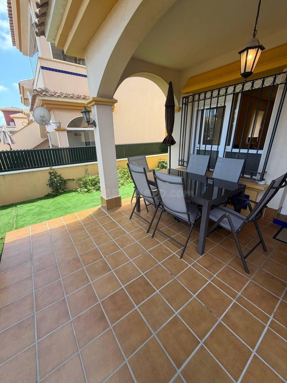 BUNGALOW CON JARDÍN PRIVADO Y PISCINA COMUNITARIA | LOMAS DE - foto 3