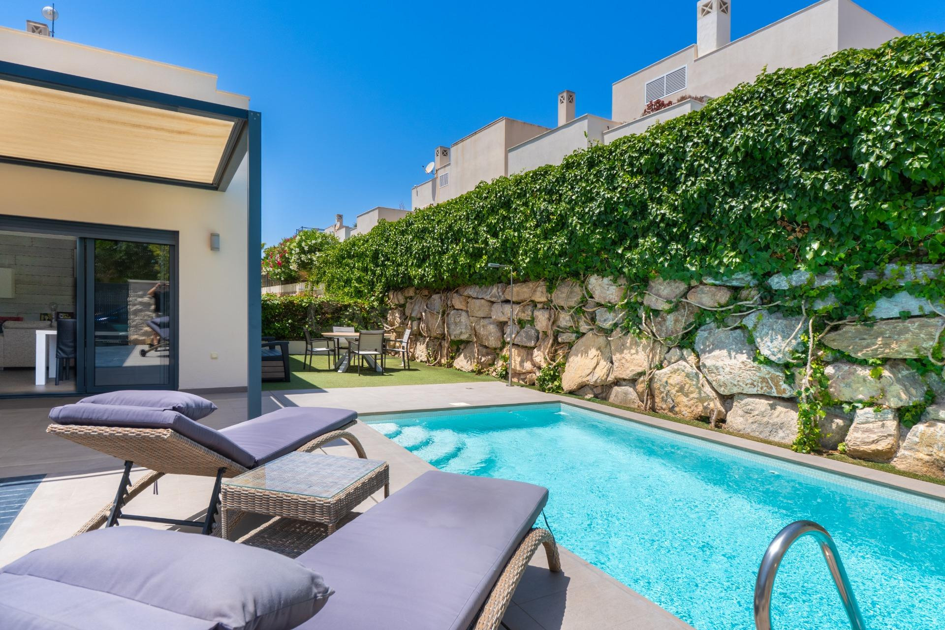 VILLA MODERNA CON PISCINA PRIVADA Y ESPECTACULAR SOLARIUM |  - foto 3