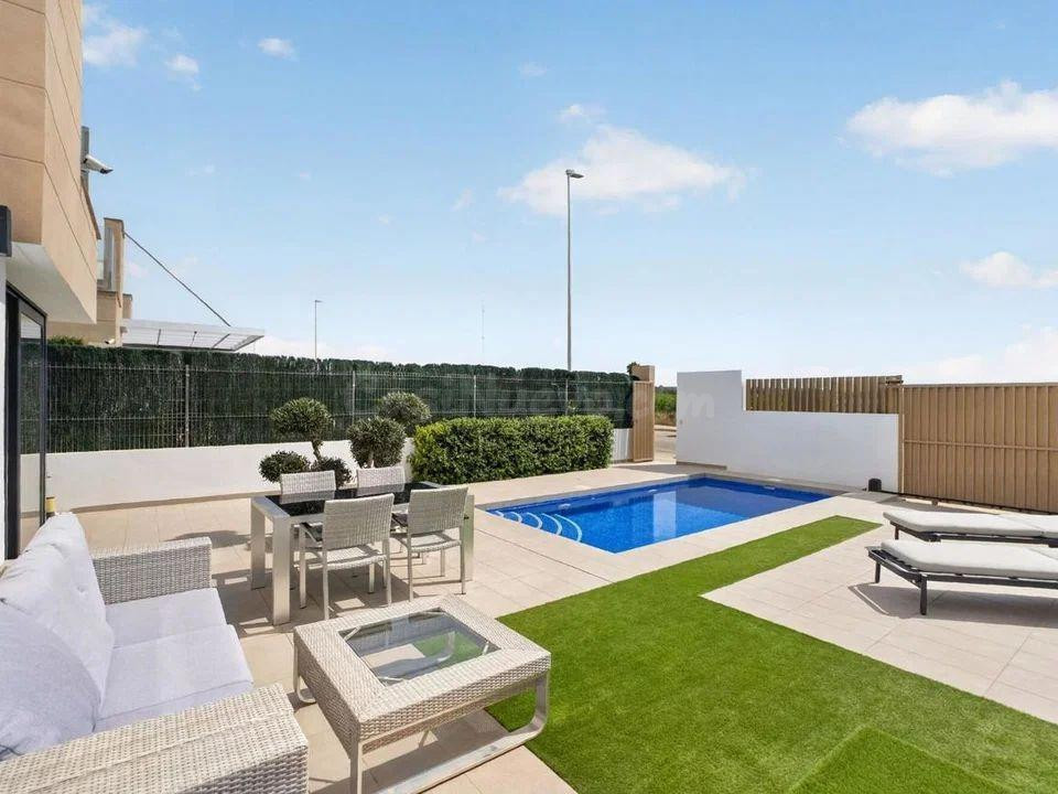 VILLA MODERNA CON PISCINA PRIVADA Y SOLARIUM EN LA AZOTEA |  - foto 3