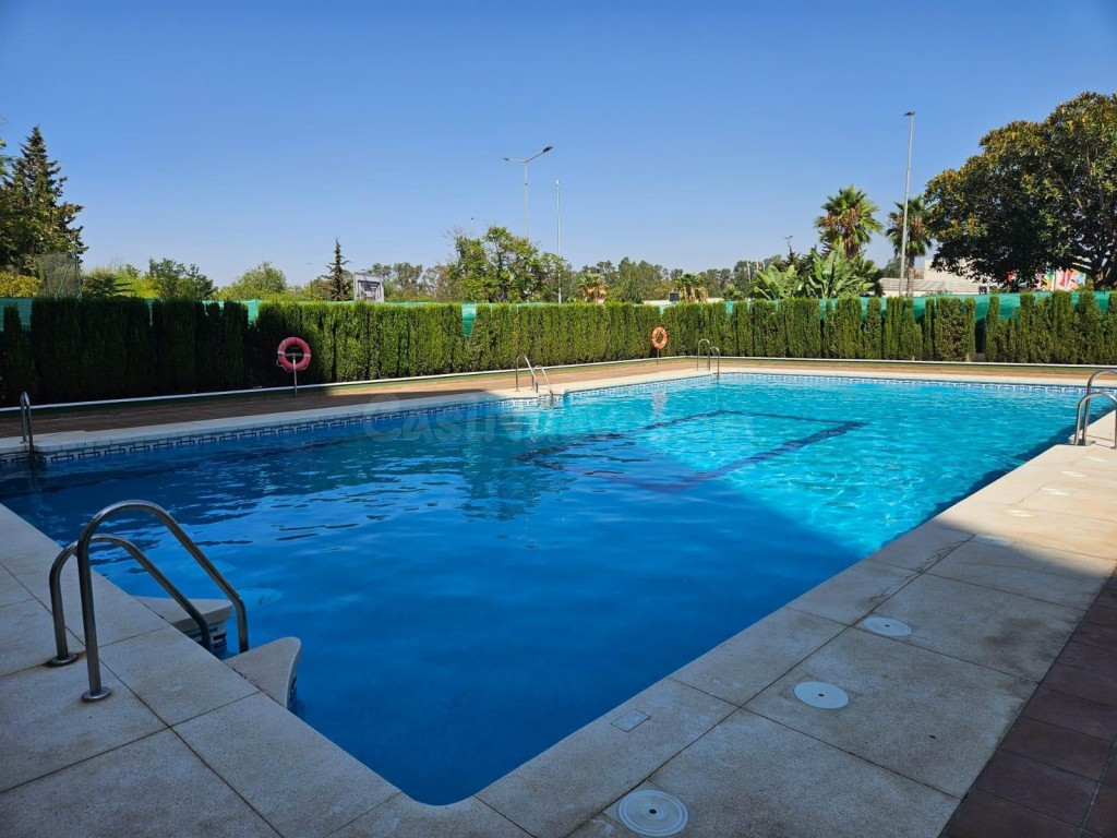 EXCLUSIVA VIVIENDA DE 4 D. CON PISCINA,  Y VISTAS DESPEJADAS EN EL CÓNSUL – TEATINOS