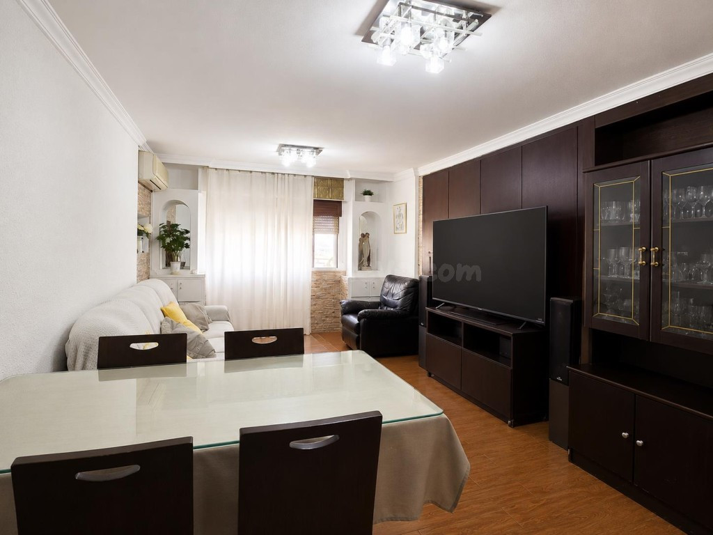 EXCLUSIVA VIVIENDA DE 4 D. CON PISCINA, Y VISTAS DESPEJADAS  - foto 3