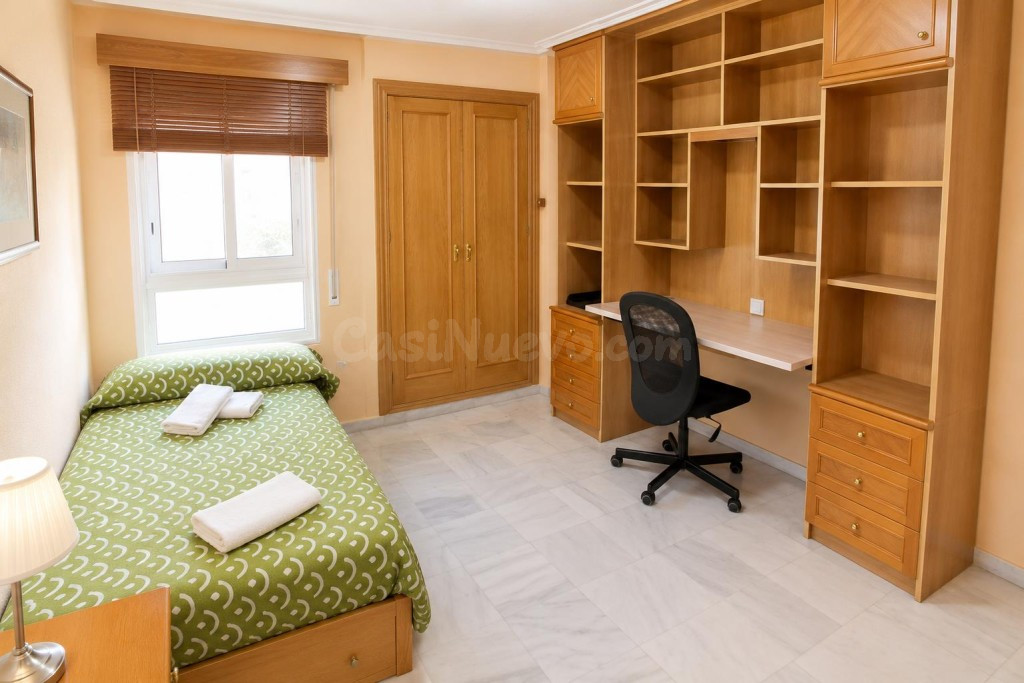 AMPLIO PISO CON 4 habitaciones, 2 BAÑOS, AMUEBLADO. - foto 5