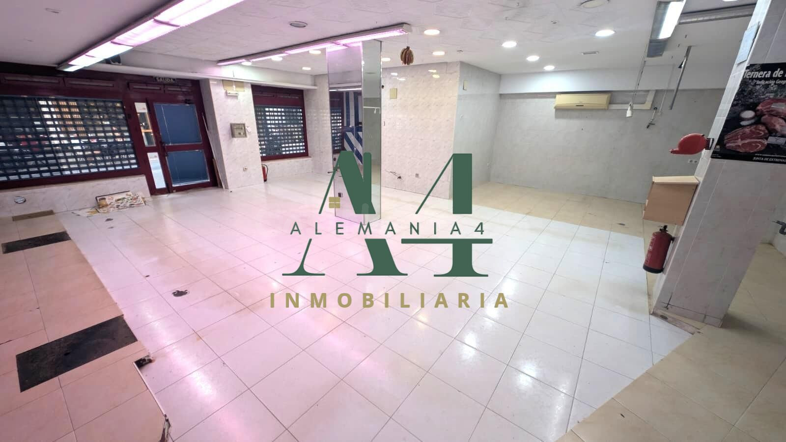 Amplio Local Comercial en el Corazón de Cáceres - Ideal para Tu Negocio