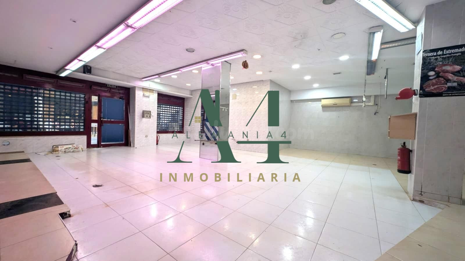 Amplio Local Comercial en el Corazón de Cáceres - Ideal para - foto 2