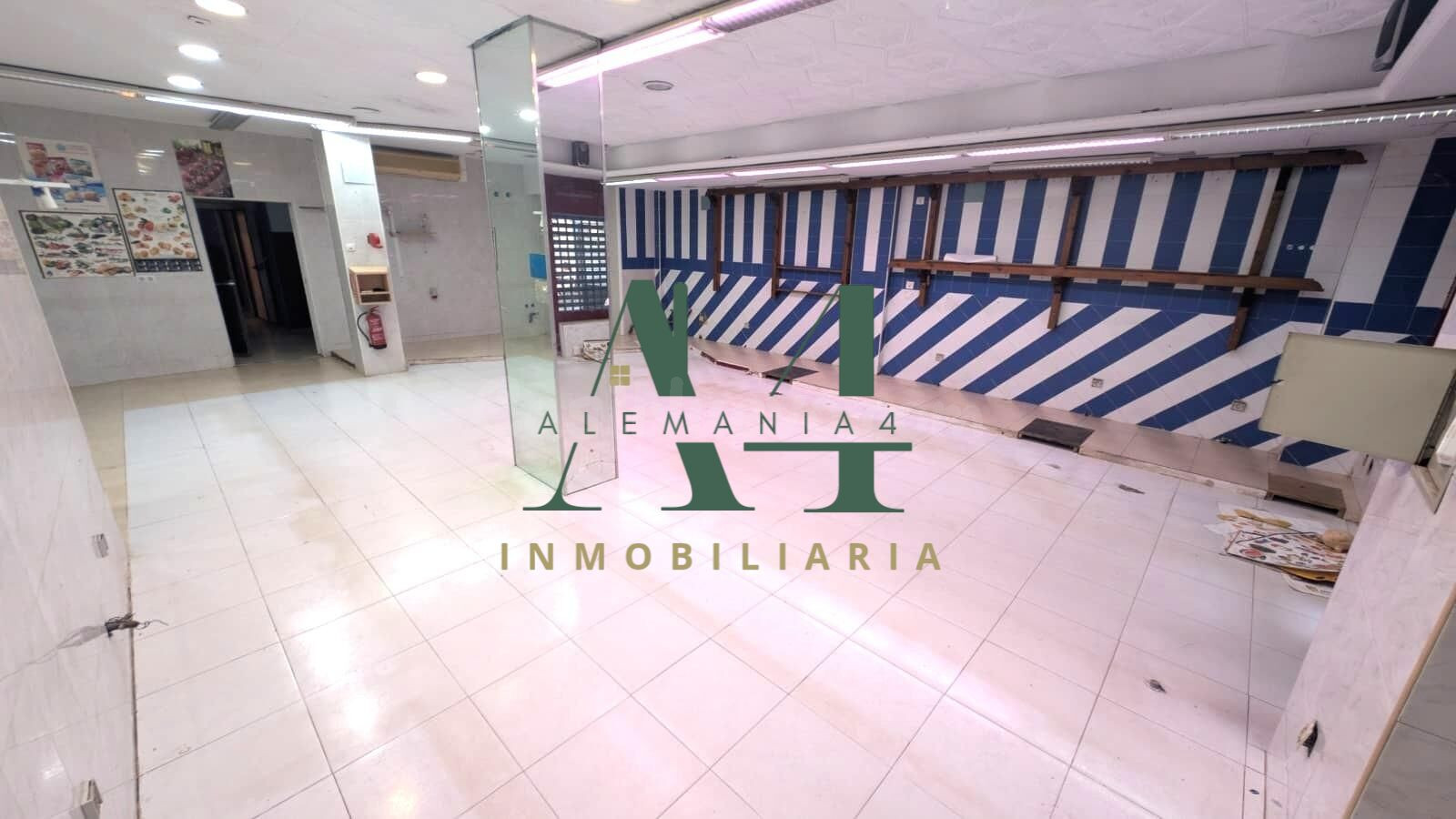 Amplio Local Comercial en el Corazón de Cáceres - Ideal para - foto 4