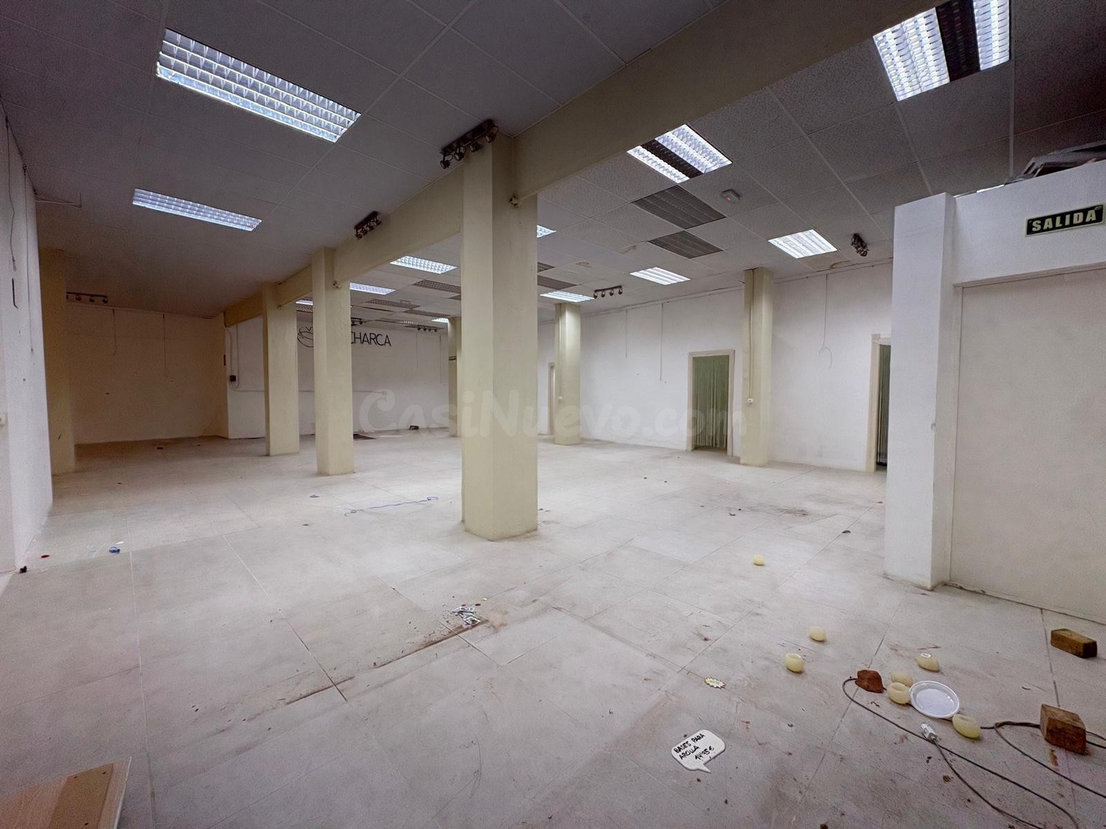 ALQUILER DE GRAN LOCAL DE 450 m2 CON CUATRO ACCESOS EN EMILI