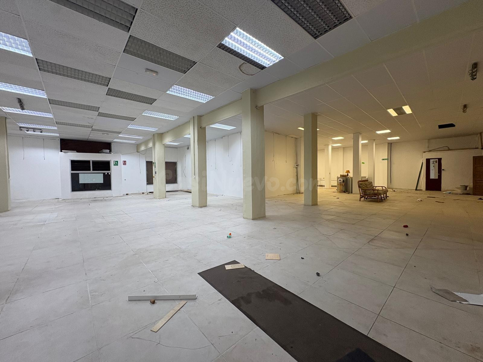 ALQUILER DE GRAN LOCAL DE 450 m2 CON CUATRO ACCESOS EN EMILI - foto 3