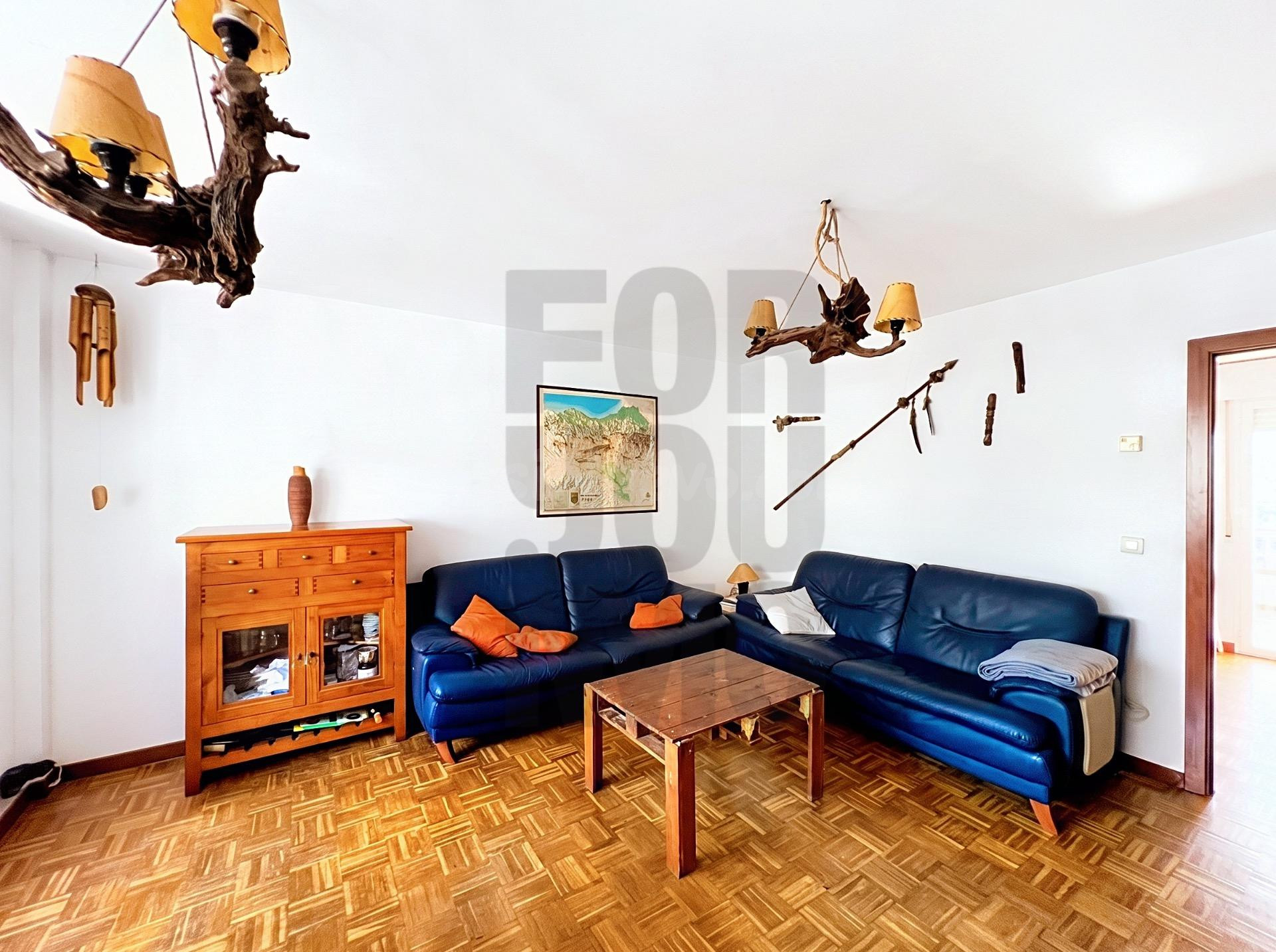 Tres habitaciones, mucha luz y una ubicación que te pone tod - foto 3