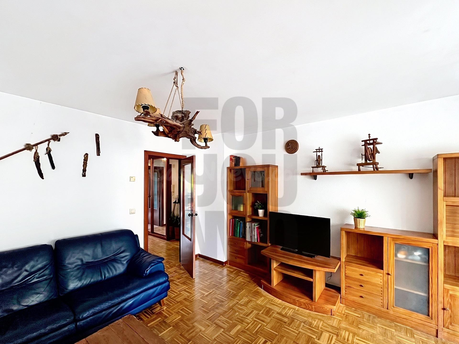 Tres habitaciones, mucha luz y una ubicación que te pone tod - foto 5