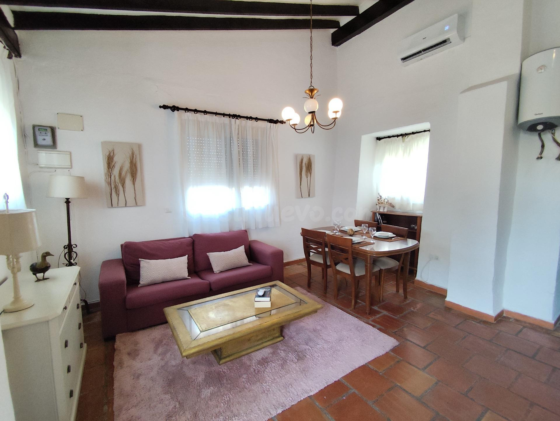 SE ALQUILA CASA EN RECINTO PRIVADO CON PISINA COMPARTIDA - foto 2