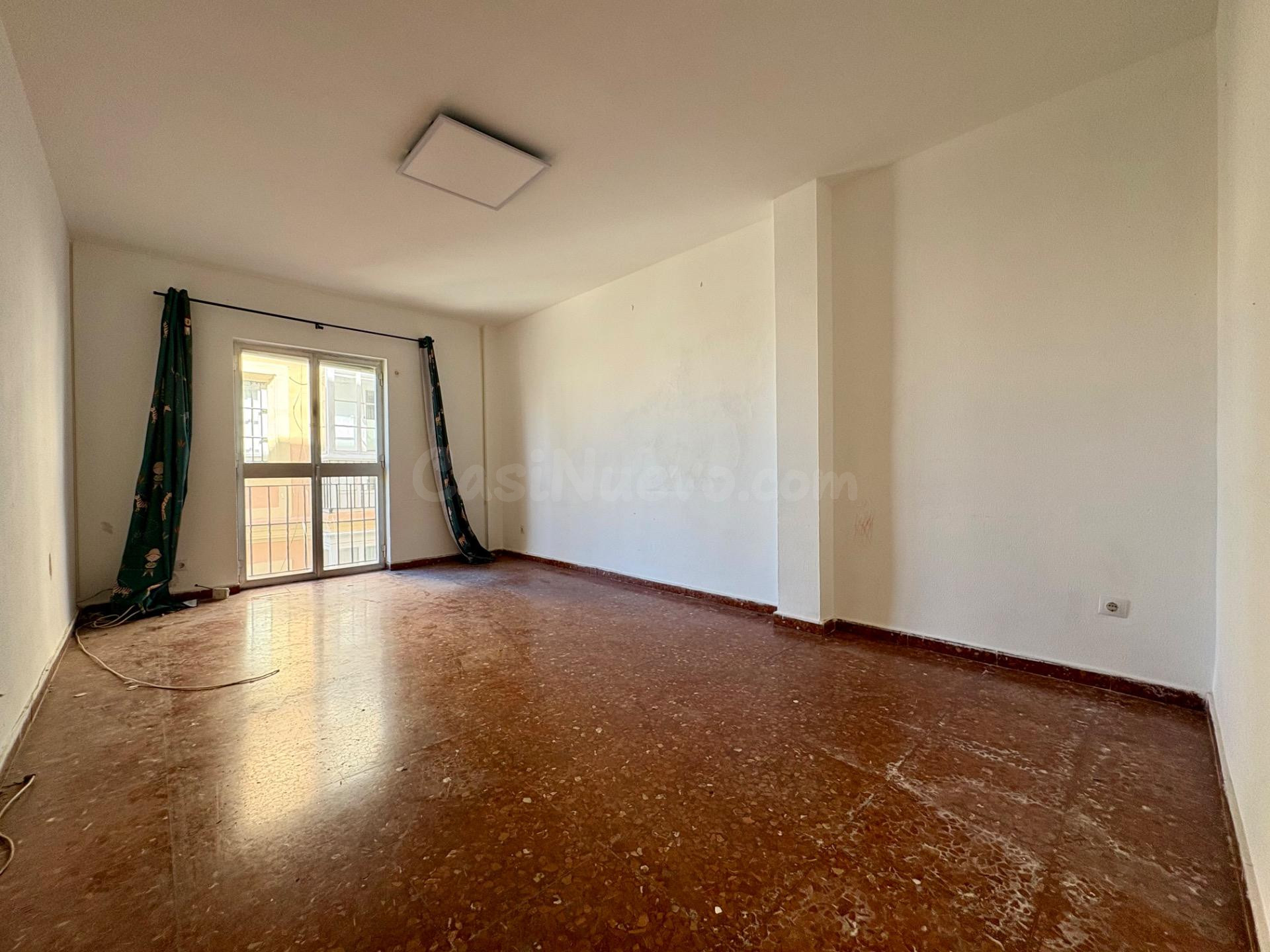 Piso para reformar junto al Mercado de Abastos de Cádiz