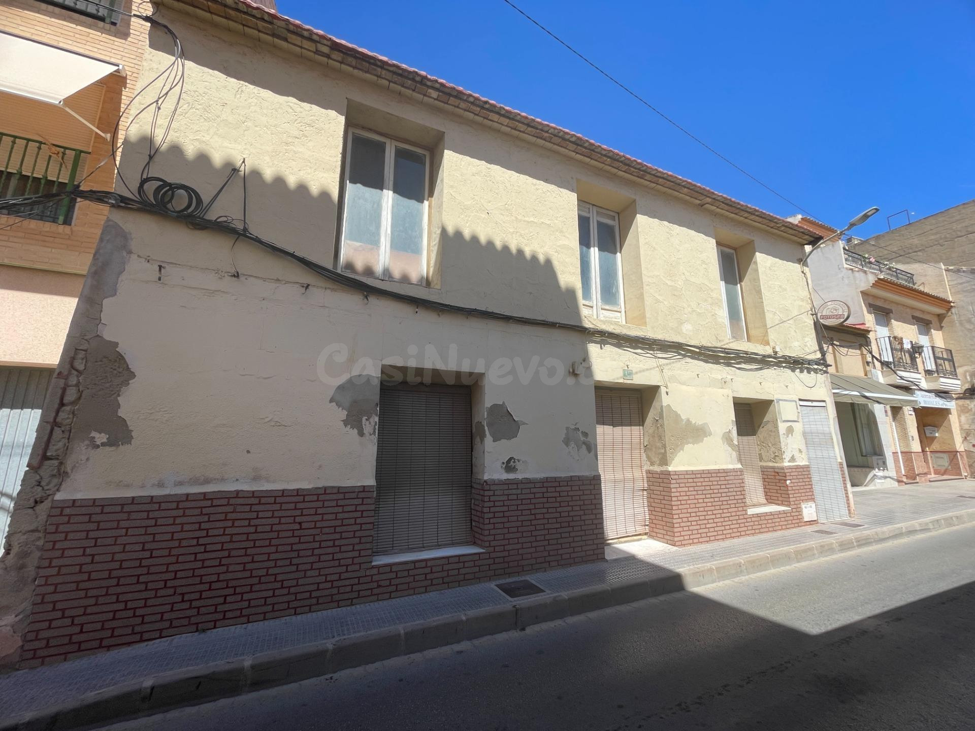 Gran casa de 5 dormitorios con amplio patio interior y gran potencial de reforma en Rojales