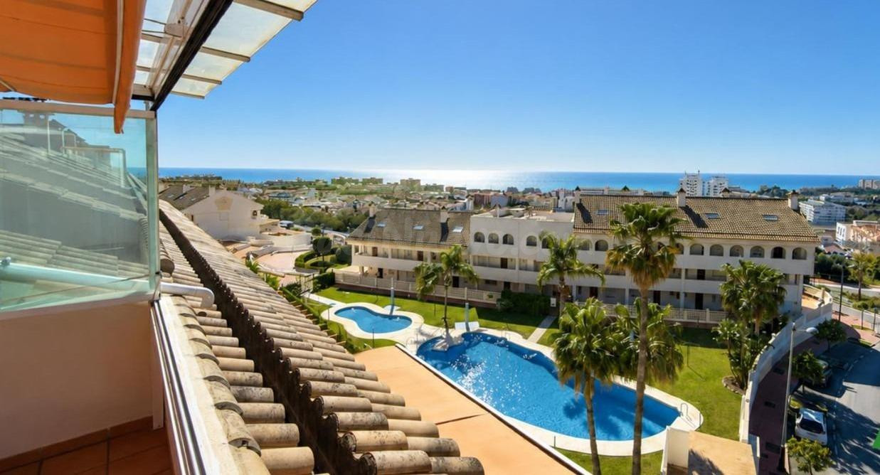 Ático dúplex con vistas al mar, terrazas y altas calidades e
