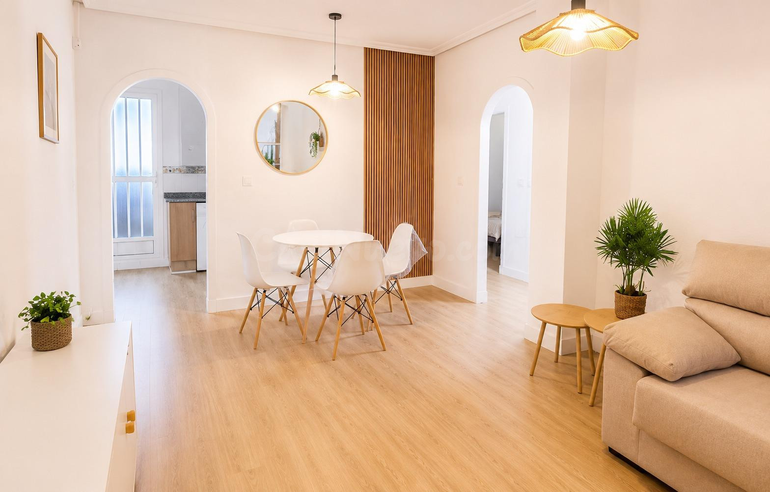Piso reformado de 2 dormitorios con terraza y 2 piscinas en  - foto 3