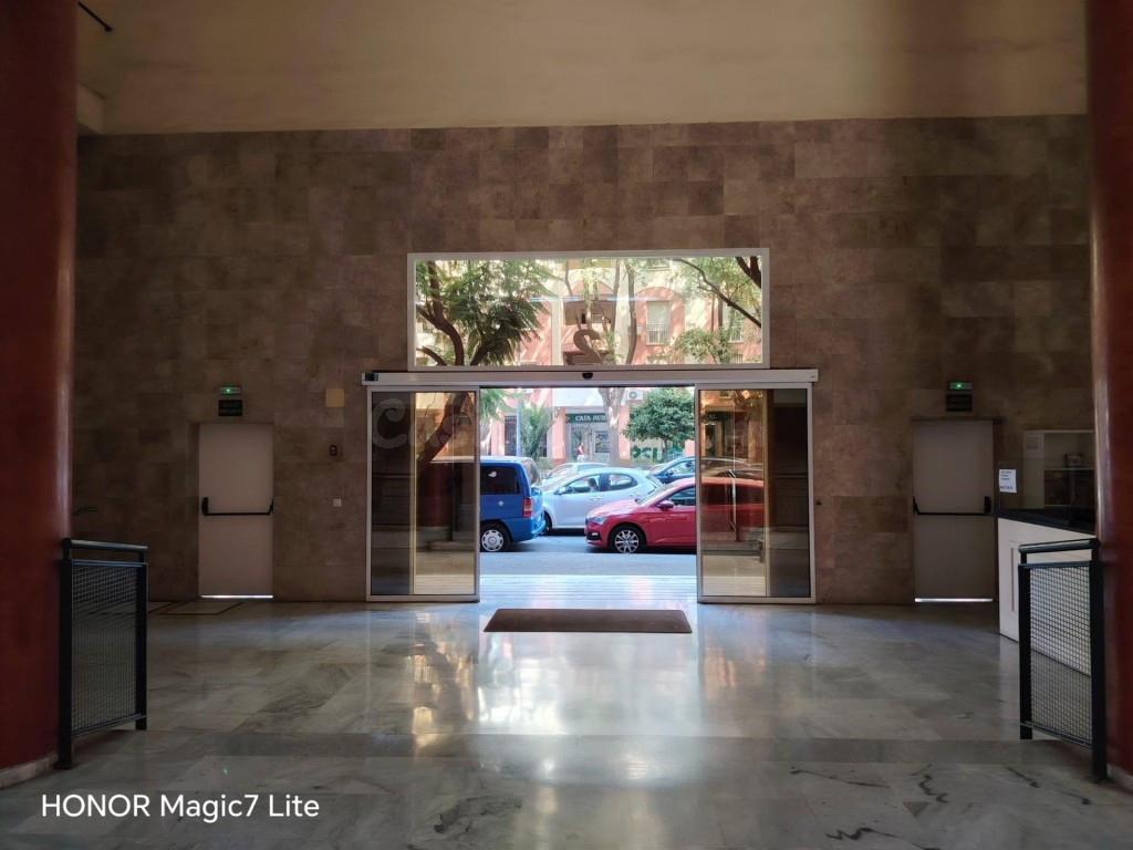 Magnífica oficina profesional ubicada en Edificio Torre Este - foto 2