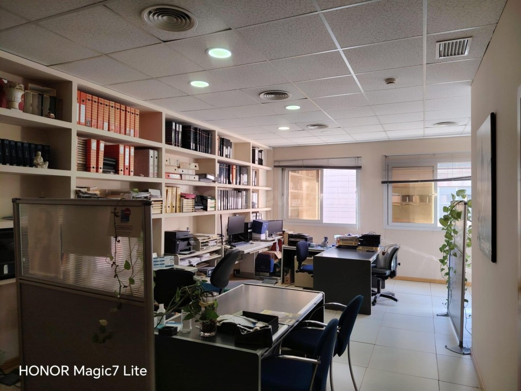 Magnífica oficina profesional ubicada en Edificio Torre Este - foto 3
